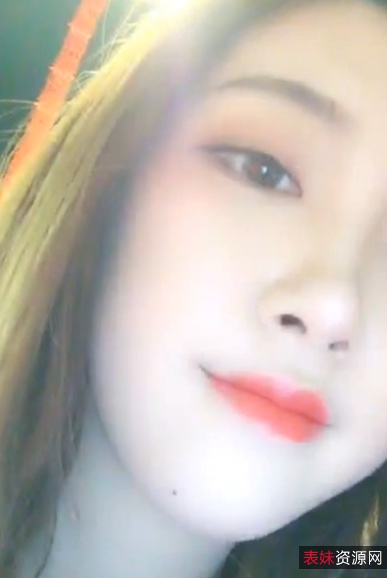 筱筱舔脚合集：易直播丽柜主播精彩表演，12V+6.5小时视频全收录！