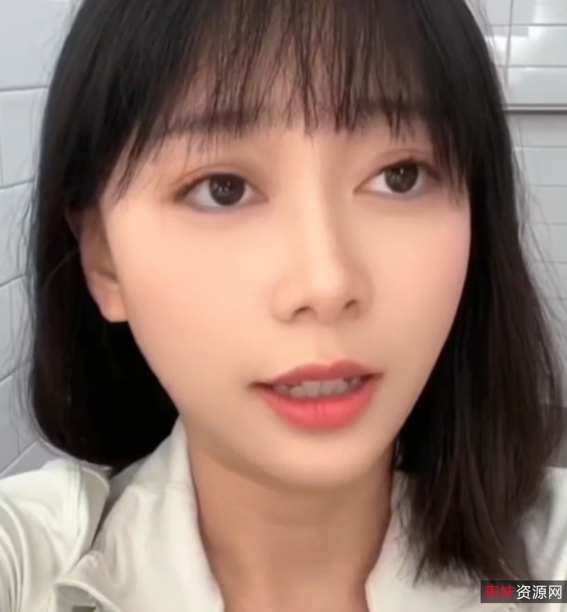 21g私拍视频珍藏：黑猫露娜酱大四学生妹新风采