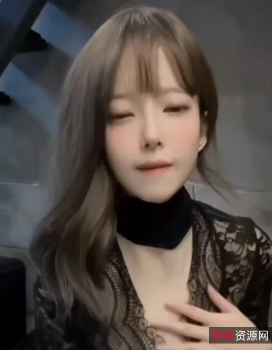 优质黑丝女网红小马漫漫：百万粉丝，私密视频，惊人数量