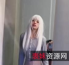 小二先生指挥白毛小小狗，时长18分钟，女主白发不带手套，少女杀手风采