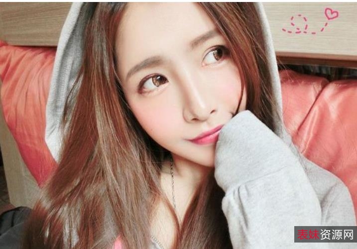 微笑都让人心动不已，每一个动作都展现着她的独特魅力。这个资源合集不仅仅是一次简单的观赏，更是一次对美的享受和感悟。让我们一起走进小黑的世界，感受她带来的无限魅力！