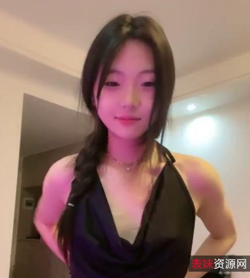 火爆福利姬1V-747M：年轻漂亮直播S话，爸爸妈妈力挺，粉丝见面会即将来袭！