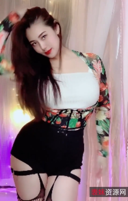 网红安妮朵朵短视频大片'182V5.4G'火爆上贤娆性感闪现事业线吸睛