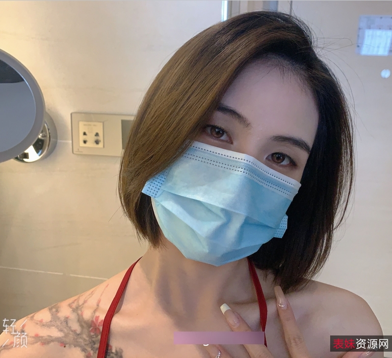 00后抖音主播小雨晶莹剔透水花视频曝光，大小11G引热议