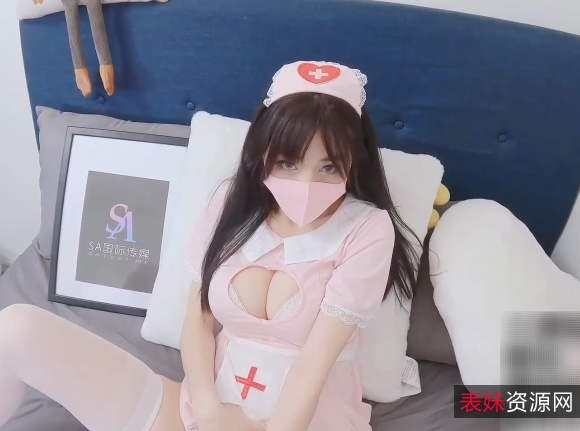 粉嫩小护士00后的小可爱：骚气有趣装，吃鸡搞自己，567MB视频