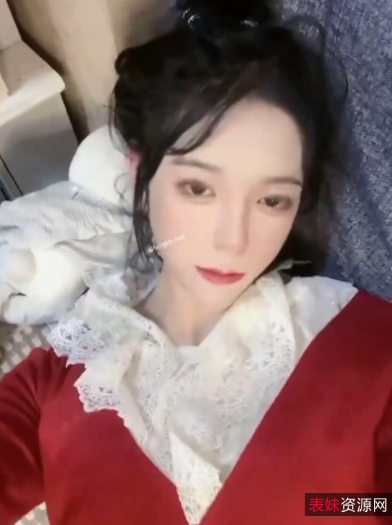 现了TS美人妖网红们的魅力表演，还给观众们带来了丰富多彩的选择。想要欣赏这些精彩的表演和甄选视频，就赶快点击百度搜索或者ED2K下载吧！让这些TS美人妖的光芒照亮你的世界！