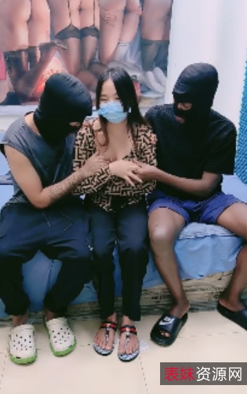 00后青春时尚：6个小西瓜黑白配299v177g