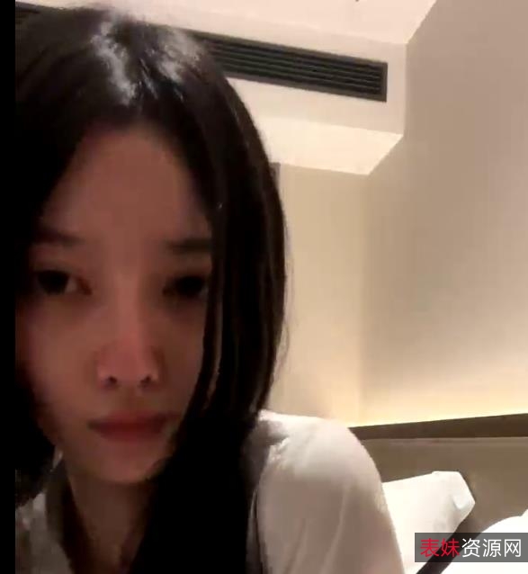 小蝴蝶飞：初恋脸2V-293M，40分钟人气自拍，S身材私房菜，下载观看！