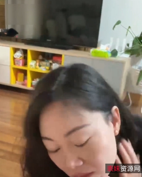 蓝阿姨与年轻男友：熟女gongwuyuan的收藏视频大揭秘