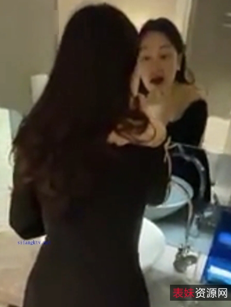 蓝阿姨与年轻男友：熟女gongwuyuan的收藏视频大揭秘