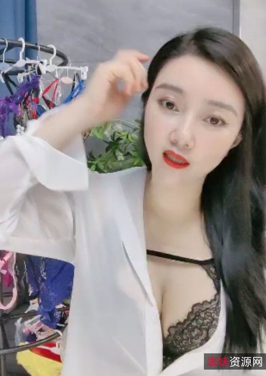 风韵少妇展现原味小热裤魅力,百度ED2K收藏达98次