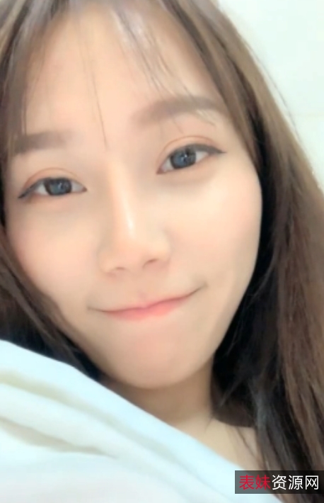 这段内容描述了一个名叫小舟的主播在其直播合集中的吸引力,包括他的外貌描述和发布的视频数量。根据这些信息,一个可能的标题可以是:小舟141v51g:独特魅力的直播合集这个标题结合了主播的名字、视频大小和数量,突出了他的独特魅力和吸引力。