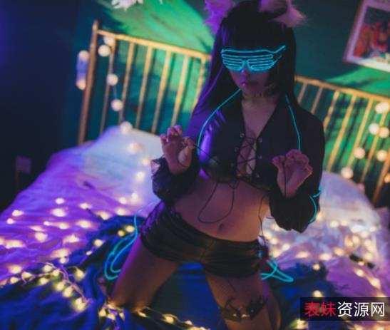 天仙级别COS女神美女超值合集，前车大灯人形奶牛，4.8GB美妙境界波涛汹涌！