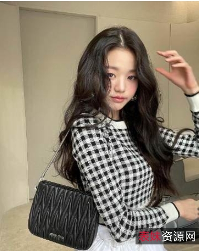 82社区（LiSa）：精彩作品合集，视频大小/数量丰富