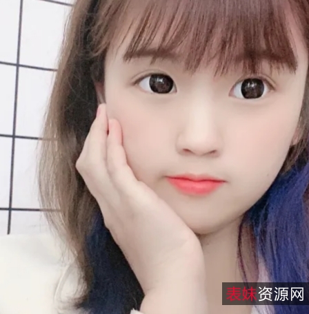 斗鱼新人小妖孽尺度合集：软萌童颜大球身材，387分钟萌妹自娱自乐