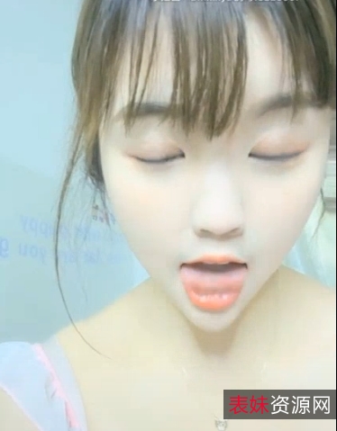 斗鱼新人小妖孽尺度合集：软萌童颜大球身材，387分钟萌妹自娱自乐