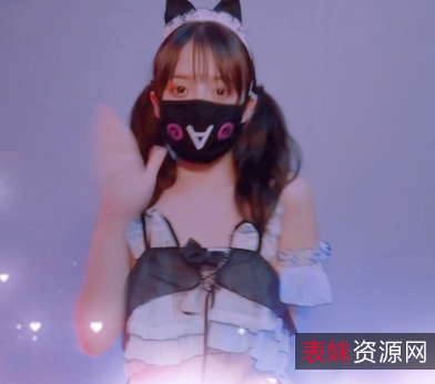 草莓味奈奈兔：女神级别推特博主作品合集，20个视频+279张照片，总大小2.98G