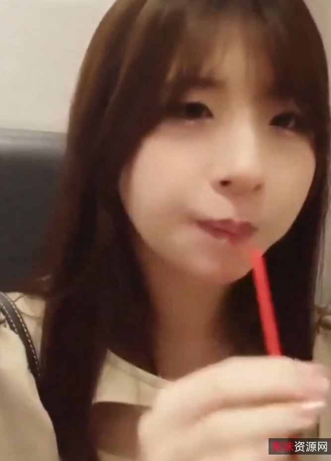 清纯美眉吃鸡互动视频数量：1，视频大小：中等