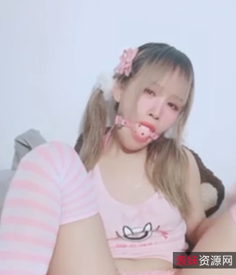 小鹿酱露脸福利姬精选合集，包含385个视频，分为3个压缩包，支持百度补档与ED2K分享