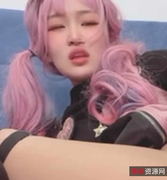 小鹿酱露脸福利姬精选合集，包含385个视频，分为3个压缩包，支持百度补档与ED2K分享