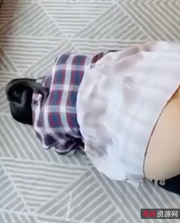 另类互动百度盘绿帽指教J神最新合集14V2.09G，酒店束缚三人游