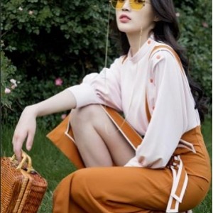 母系P站红人Fullfive宜家女主角最新合集23V12.4G，公园展示身材