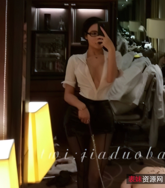 百度佳多饱人前女神人后小狗合集10.7G，新增露脸展示