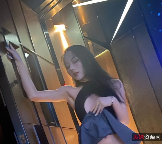 百度佳多饱人前女神人后小狗合集10.7G，新增露脸展示