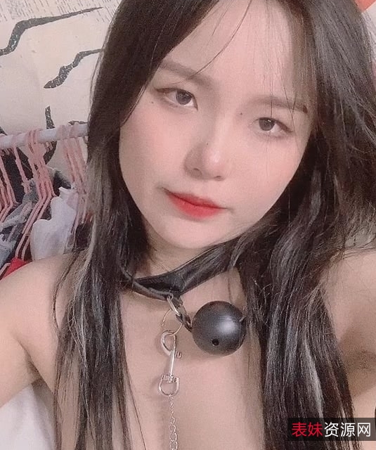 快手周周乖崽定制私拍视频合集65部2.27G