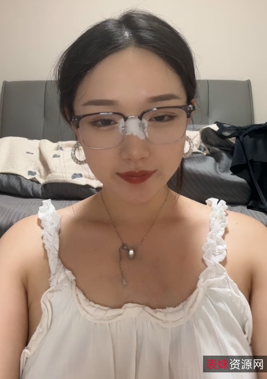 妹子叭嗦48.6G电报眼镜御姐珍藏版高清自拍57部