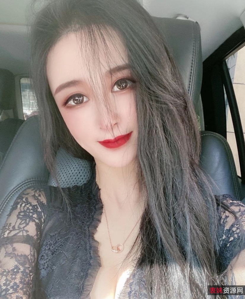 私拍蔓CC空姐诱人特辑1860MB太顶了