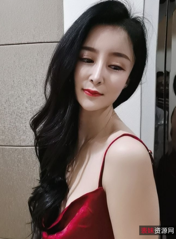 私拍蔓CC空姐诱人特辑1860MB太顶了