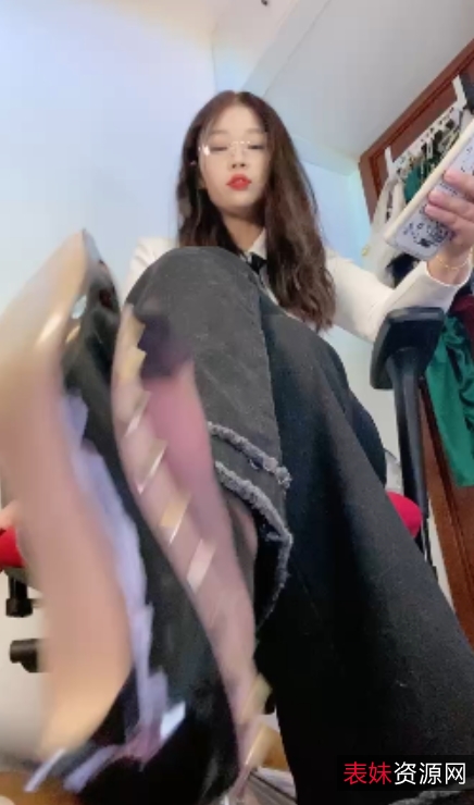 套路直播白桃S私密互动31分钟191M全新视角