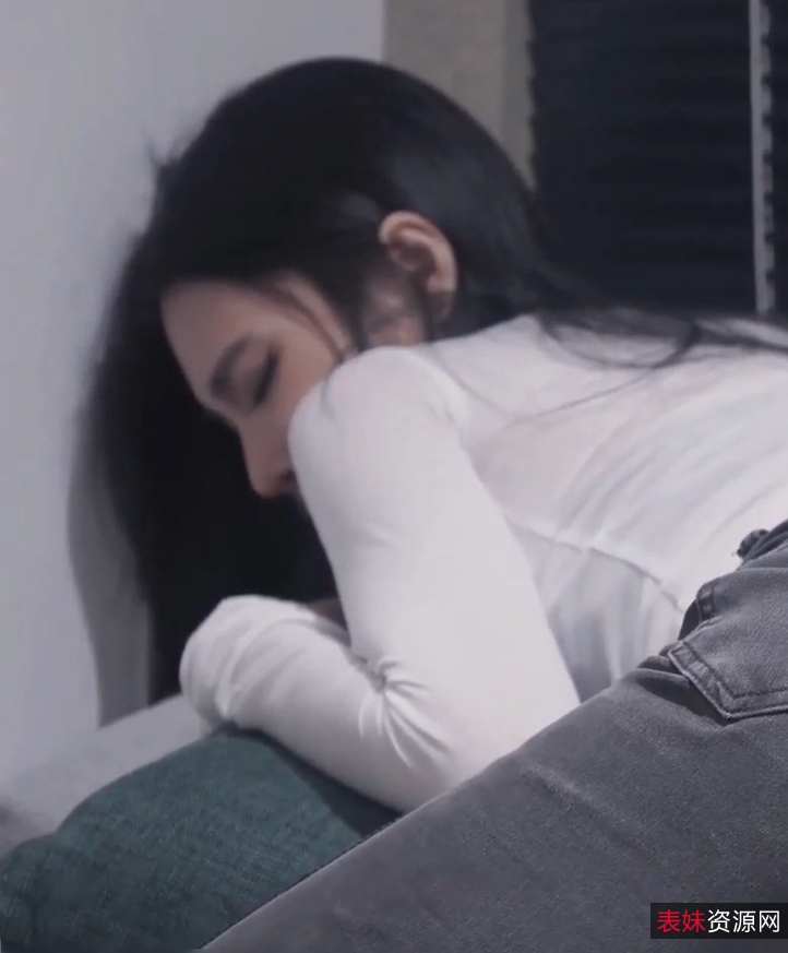 破洞牛仔裤女神私密互动视频1v541m资源炸裂