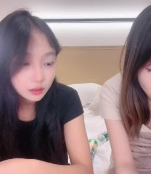 深夜秀小艺同学10部超火辣互动合集1.63G新主播太会玩