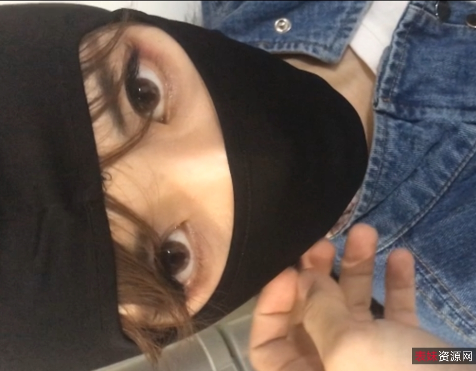 丰乳美妇小雨私密展示：富少户外更衣间暧昧互动1V1.3G