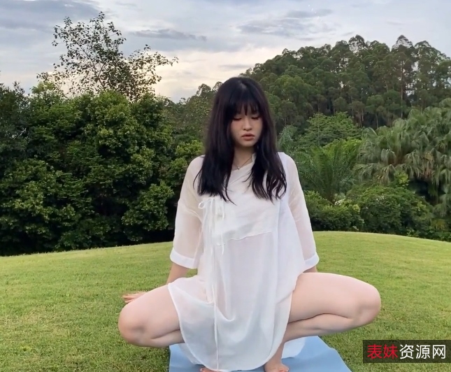 周奕亲闪现瑜伽20部4.82G这姿势